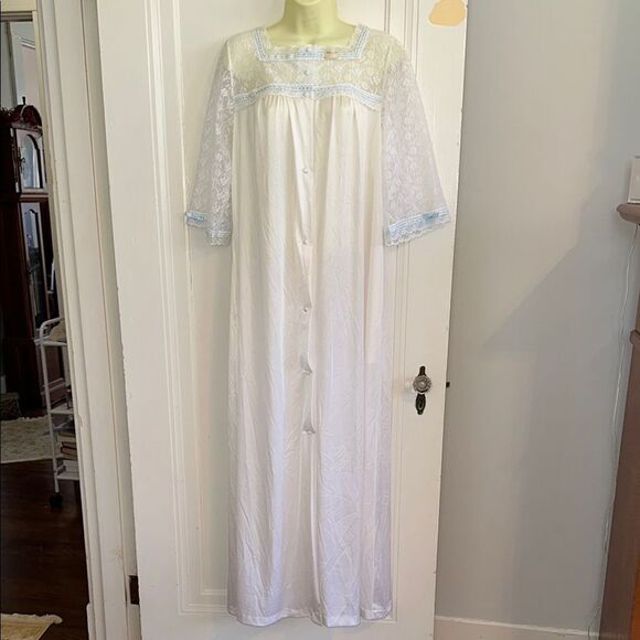 NWT Vtg Henson Kickernick white nylon long robe with lace neckline/3/4 sleeves - Picture 1 of 9